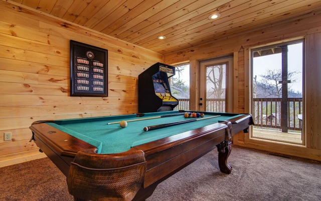 A River Runs Through It 3 Bedrooms 3 Bathrooms Cabin