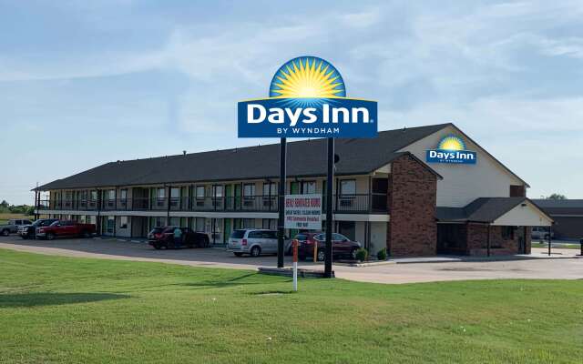 Days Inn by Wyndham Pratt