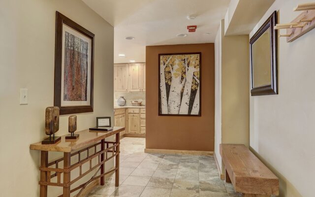 Village at Breckenridge Condos Sleeps 8 - Ski in Out + Walk downtown 2 Bedroom Apts by RedAwning