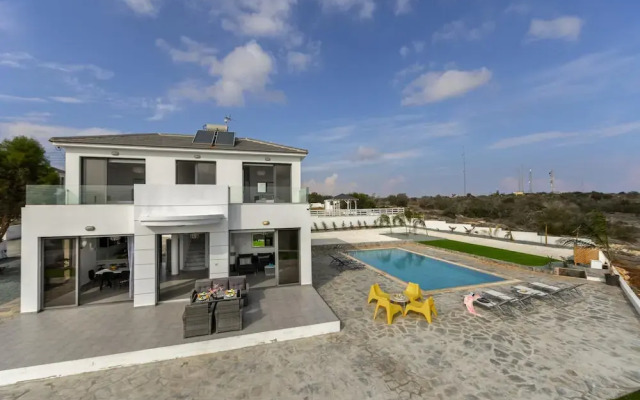Greco Hilltop Views in Paralimni