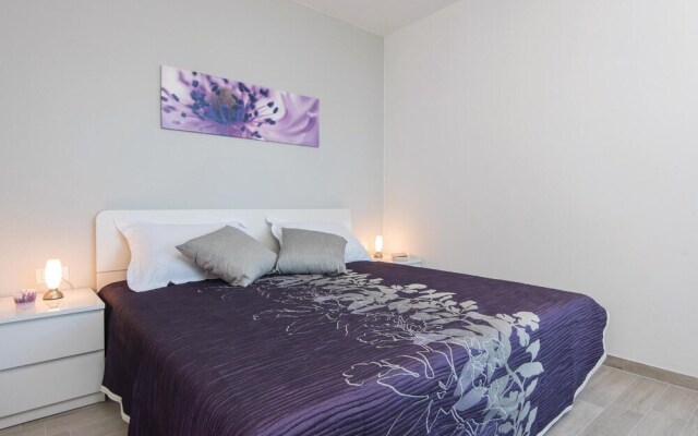 Awesome Home in Sreser with Hot Tub, WiFi & 4 Bedrooms