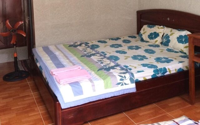 Hung Long Homestay