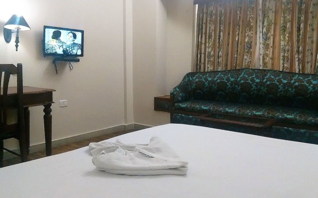 The Woods Manor MG Road – Guest Rooms – Ernakulam