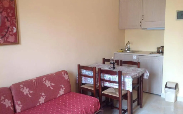 Iro Apartments