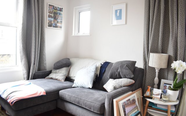 North London 2 Bedroom Flat With Roof Terrace