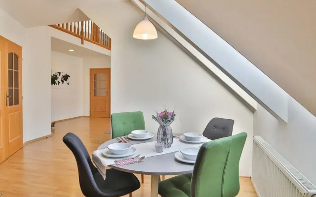 Wenceslas Square Duplex by easyBNB