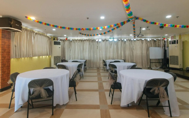 RedDoorz Plus Near Bamboo Organ Las Piñas