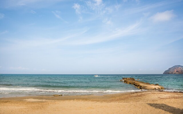 Athina's Flat on the sea