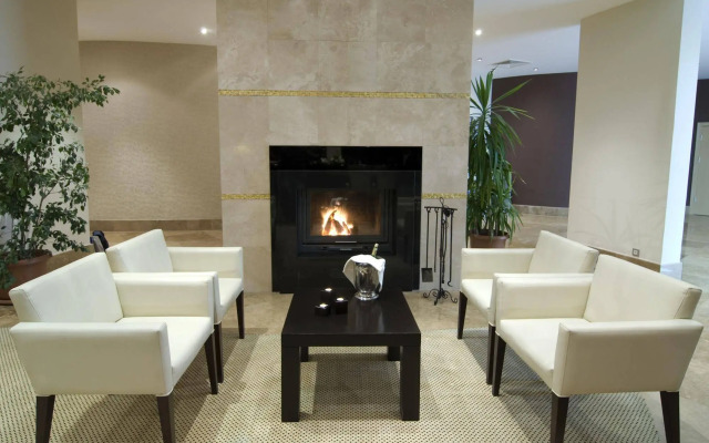 Charisma De Luxe Hotel