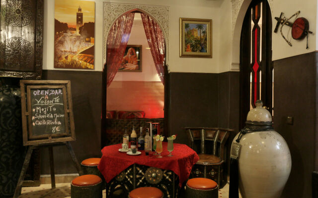 Riad La Porte Rouge By La Siredrah