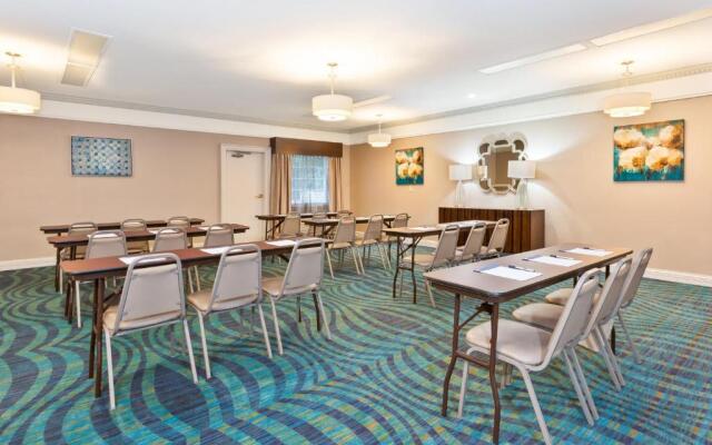 Holiday Inn Express & Suites - North Carmel / Westfield by IHG