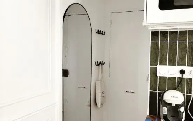 Eiffel Tower 6-Min Walk Charming Studio 3 sleeper