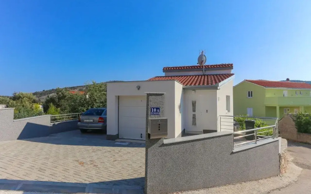 Elegant Oasis Vinisce Villa With Pool