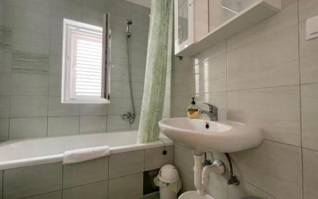 Petros Apartments Pag