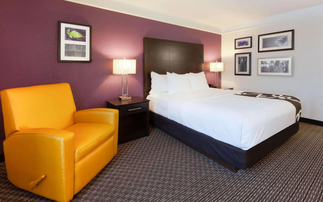 La Quinta Inn & Suites by Wyndham Detroit Utica