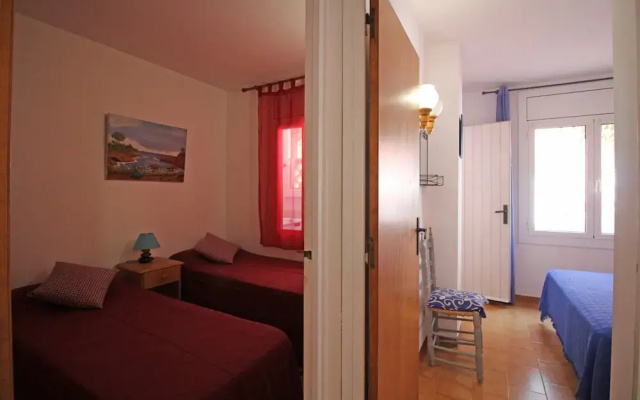 Apartment in Empuriabrava Near Sandy Beach