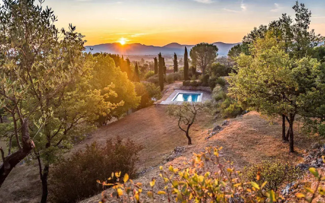 Attractive Villa in Banne with Private Swimming Pool