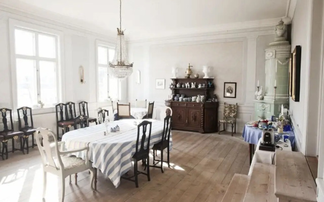 Mälby Säteri Bed & Breakfast
