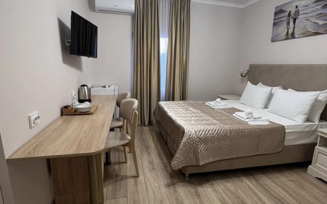 Дельфин-море (Сухум)