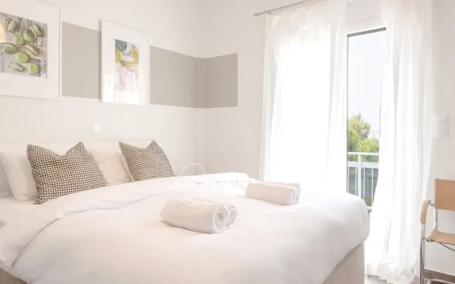 Luxury Beachfront 2-bedroom Stay in Voula