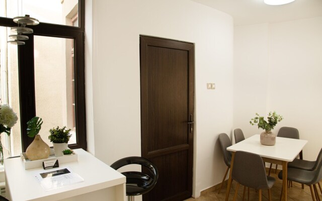 Metropole Apartments Invilla Old City