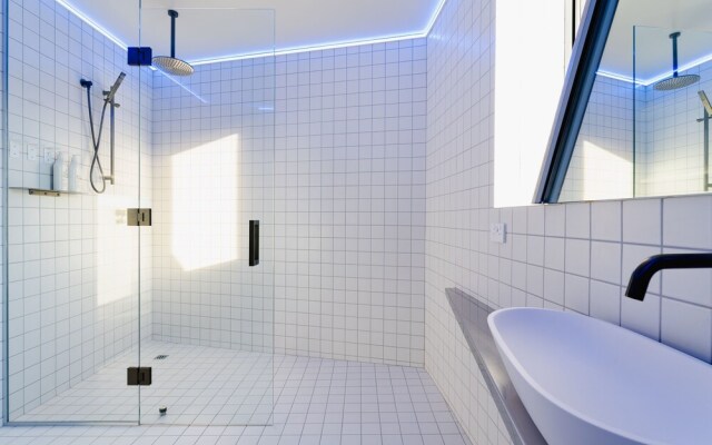 Quarters A2- Luxurious studio