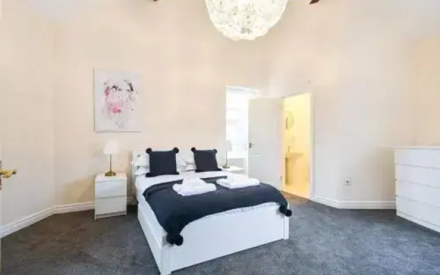 2 Ascot Mews - The Den York