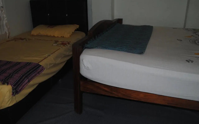 Raymond's Boutique Travelers Home - Hostel