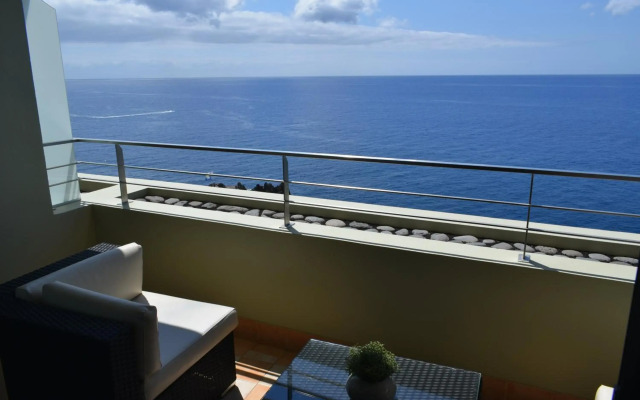 Madeira Regency Cliff