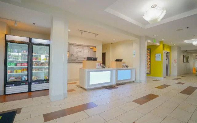 Holiday Inn Express & Suites Ontario by IHG