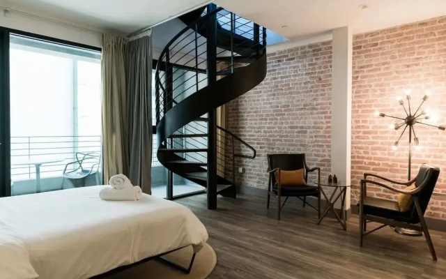 Walk to Concert Halls From a Penthouse With Panoramic Views