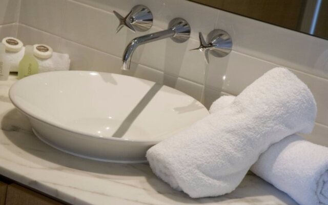 Chancellor Executive Apartments