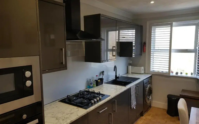 Beautiful Parkview Apartment in Seaside Eastbourne
