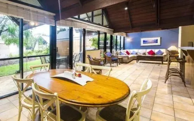 Whalers Cove Villas