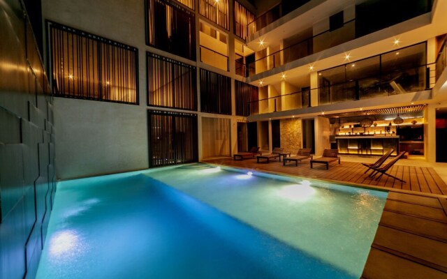 2 Br Apt. with Private Plunge Pool plus 2 other Common Pools, for up to 8 sleeps