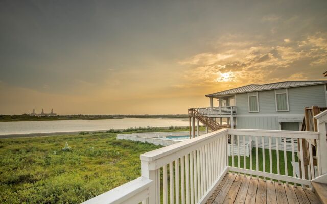 La Sirena - Overlooking Nature Preserve