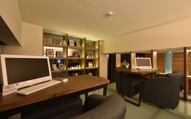 Amici Hotel Six Star Hostel