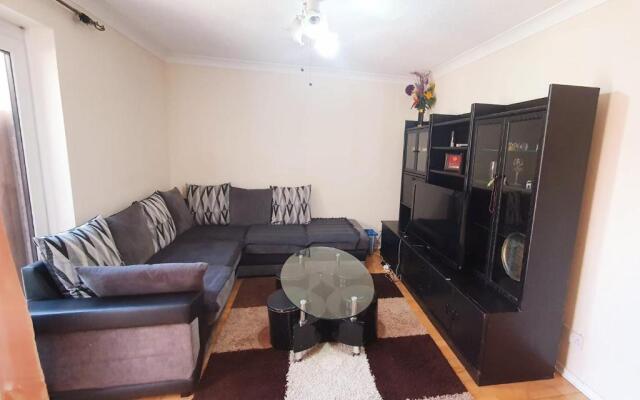 Remarkable 1-bed Flat in Slough, Near Farnham Road