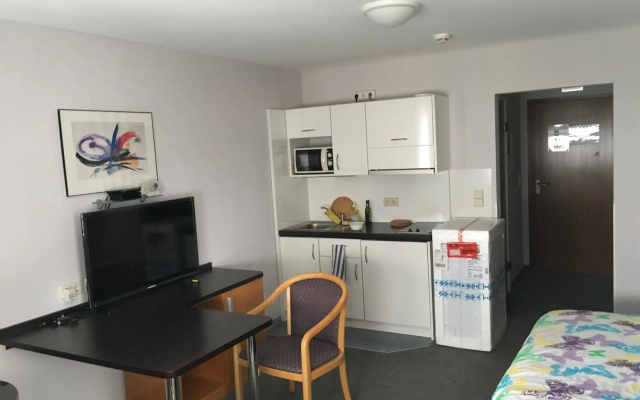 Business apartment in 3 star hotel Daimler Nah