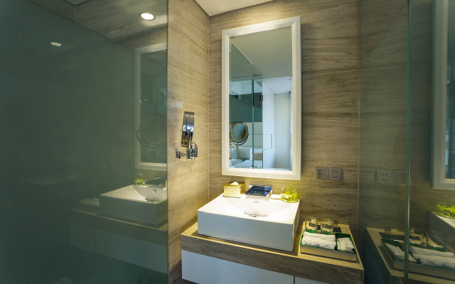 Holiday Beach Hotel Danang