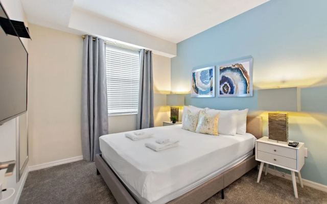 Decadent Penguin - Storey Lake by Shine Villas #704