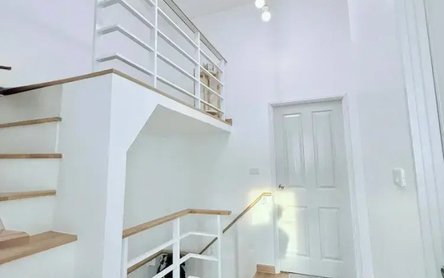 Minimalist Townhome Stay