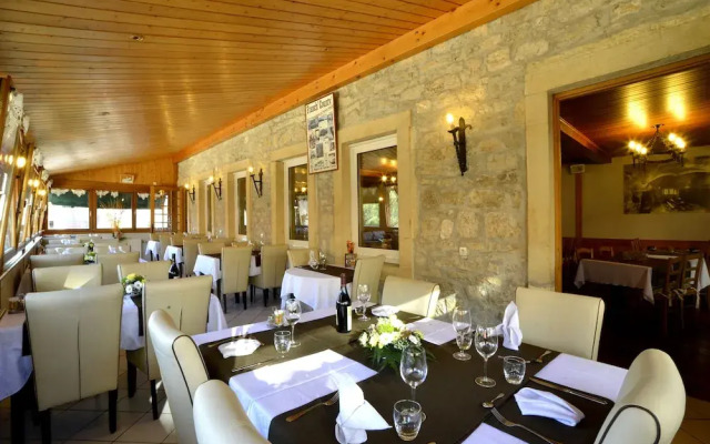 Hotel Le Sire De Joux