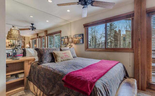 Laurelwood Condominiums Studio Premier Unit 305