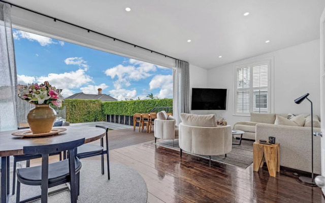 Cowan Street Home by Urban Rest