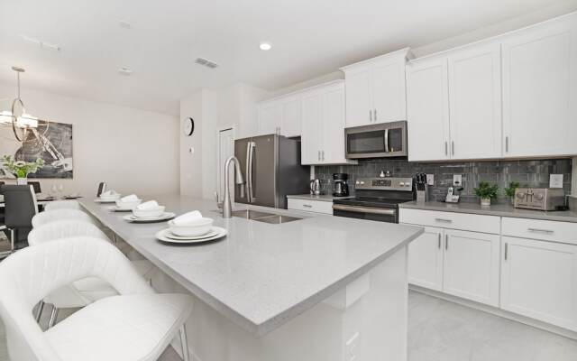 4 Bedroom Storey Lake Vacation Home