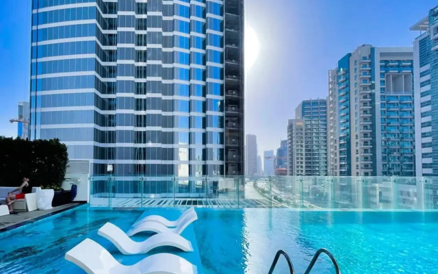 Chic 3BR Apt Near Dubai Mall