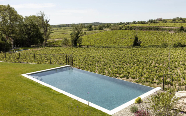 Château Saint Pierre de Serjac