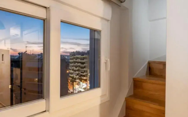 Sunny penthouse w/ Acropolis view next to metro