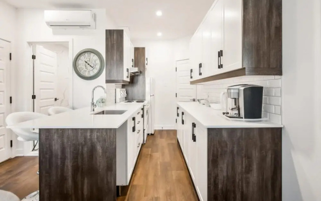 M11 Upscale 1BR Sofabed in Heart Plateau Mile-end